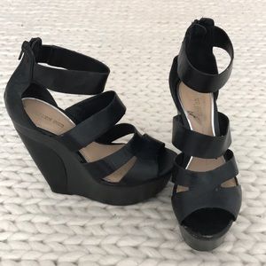 Gianni Bini black wedges